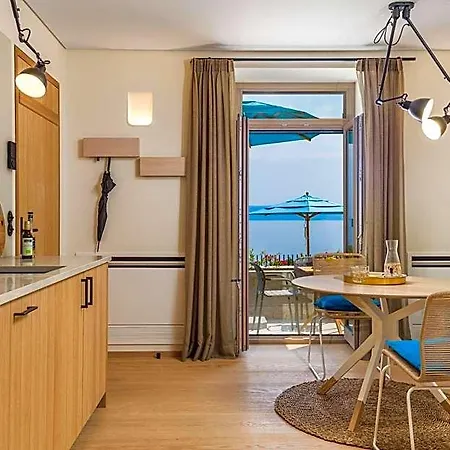 Albina Aparthotel *