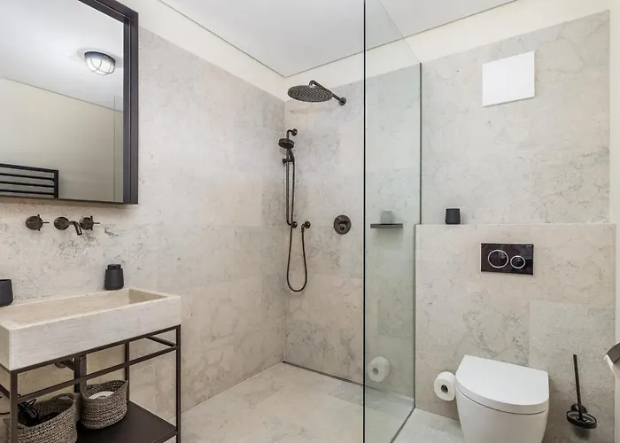 Albina Aparthotel *